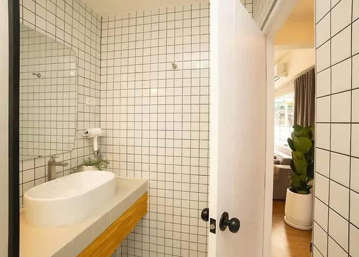 Cozy For 3 Guests In The Heart Of Silom - 3b Бангкок