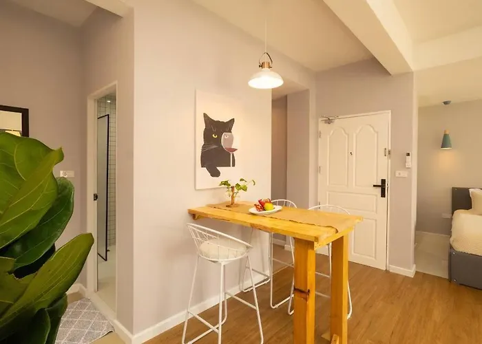 Cozy For 3 Guests In The Heart Of Silom - 3b Бангкок