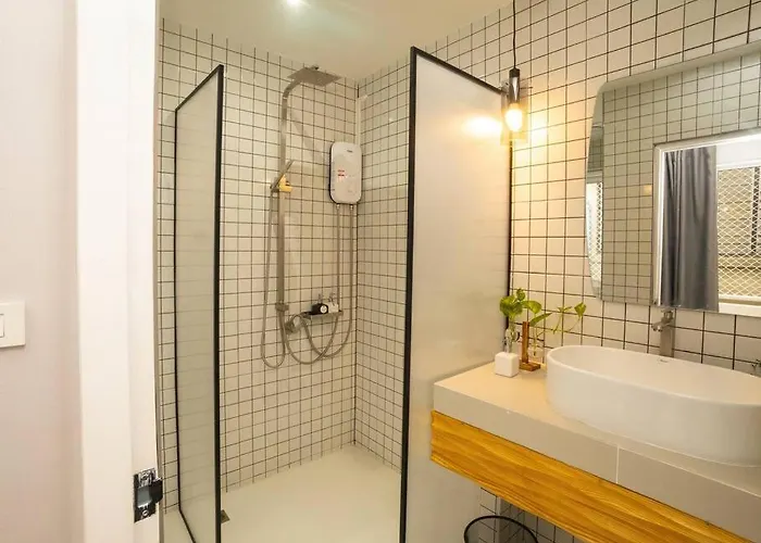 Cozy For 3 Guests In The Heart Of Silom - 3b Бангкок